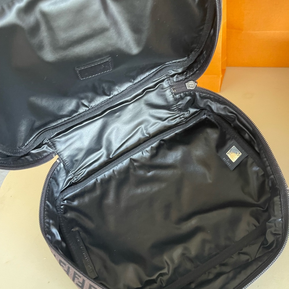 Authentic Fendi vanity case  💼❤️🧳 - Picture 8 of 13